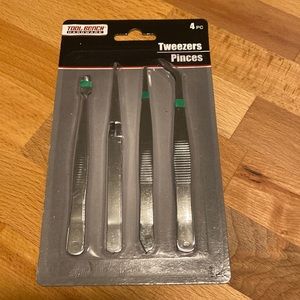 Tweezers